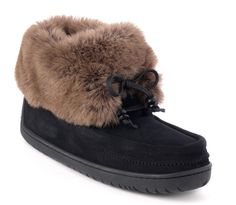 Quarks online shoe store offers a wide range of shoes, slippers, boots & sandals for women, men and kids. Top brands include Ugg, Ecco, Clarks, Sorel and much more! Manitobah Mukluks, Slippers Boots, Shoes Slippers, Sandals For Women, Shoe Store, Boot Sandals, Shoes Online, Women Men, Womens Sandals