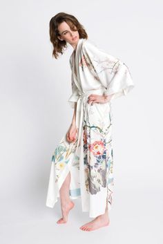 This beautiful, mid-weight kimono makes your life easy — it’s easy to clean and easy to wear. As a kimono cover up to lounge in at home, it’s luxurious. As a statement piece to make your outfit pop, it’s dynamic. And since it’s easy to clean, it makes laundering a cinch. With the soft, gentle material, luxurious drape, and sophisticated floral design, this kimono cover up is a gorgeous choice for an elevated day.ONE SIZE: Using only the best materials in the market, our charmeuse robe or long ro Womens Robes Long, Robes For Bridesmaids, Kimono Online, Kimono Robes, Silk Kimono Robe, Kimono Wrap, Beautiful Kimonos, Women's Robe, Long Kimono