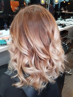 Blonde Hair Red Balayage, Irish Cream Blonde Hair, Strawberry Blonde With Blonde Balayage, Blorange Hair Balayage, Strawberry Balayage Hair, Red Balayage Hair Blonde, Balayage Red Blonde, Strawberry Blond Balayage, Blonde Balayage On Red Hair