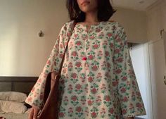 Desi Short Kurti Aesthetic, Simple Dress Casual, Pakistani Fashion Casual, Short Kurti, Desi Fashion Casual, Pakistani Fancy Dresses, Desi Clothes, Modest Dresses Casual