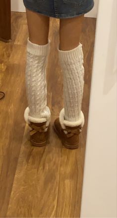 Mini Bailey Bow Uggs Outfit, Bailey Bow Uggs Outfit, Leg Warmers Aesthetic, Bow Uggs, Uggs With Bows, Ugg Ultra Mini, Gods Princess, Mini Baileys, Sweater Socks