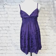 This purple Topshop vintage dress is a perfect addition to any wardrobe. The sleeveless design with a zip closure and a bow accent on the front makes it suitable for prom, party or cocktail events. The dress is made of viscose material which is machine washable and suitable for all seasons. Its fit & flare style, short dress length and purple colour with Y2K and 90s design add a touch of vintage to your look. This dress is a UK size 8 and is perfect for formal occasions. Helpful Information All Measurements are approximate If you would like to buy more than 1 item from our shop, then we would be delighted to combine the postage costs. Please message us before purchasing for more information. We are here to answer any questions - 10am and 4pm, Mon to Fri (excluding Bank Holidays). Our aim i Vintage Dress Short, 90s Pattern, 90s Design, Purple Bow, Purple Bows, Purple Colour, Cocktail Event