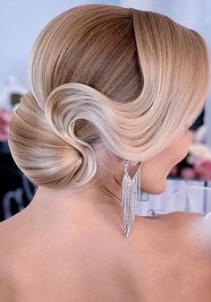 Great Gatsby Updo Hairstyles, Old Hollywood Glamour Hair Updo, Old Hollywood Glam Hair Updo, 1950s Chignon, Vintage Glam Hairstyles Updo, Black Tie Hairstyle, Wedding Hair Updo With Veil, Classic Updo Hairstyles, Bridesmaid Hair Inspo