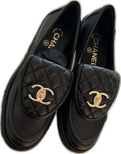 Luxury Black Loafers With Round Toe, Luxury Evening Loafers With Round Toe, Luxury Round Toe Loafers For Evening, Luxury Black Loafers For Office, Luxury Flat Loafers For Office, Luxury Flat Heel Loafers For Evening, Luxury Flat Loafers, Luxury Black Flat Loafers, Luxury Flat Loafers For Business