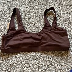 Nwt Skims Cocoa Swim Tank Bikini Top Size Large Brown Swimwear With Built-in Bra For Pool, Padded Swimwear For Workout, Casual Solid Swimwear With Built-in Bra, Casual Nylon Swimwear With Built-in Bra, Brown Fitted Nylon Swimwear, Fitted Brown Nylon Swimwear, Bra-friendly Brown Swimwear For Vacation, Brown Nylon Swimwear For Summer, Brown Beachwear Swimwear With Adjustable Straps