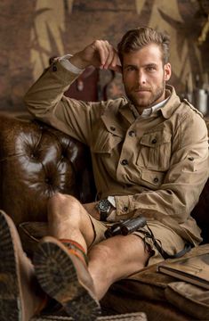 Safari Outfit Women, Safari Outfit, Vintage Safari, Mens Fashion Magazine, Safari Chic, Adventure Outfit, Safari Adventure