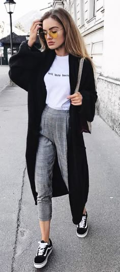 - ̗̀ Pinterest: recognizeezil☼ ☾♡ Ootd Ideas, Mode Casual, Wardrobe Inspiration, Autumn Outfits, Inspired Outfits, 가을 패션, Urban Chic, Casual Style Outfits, Clothing Ideas