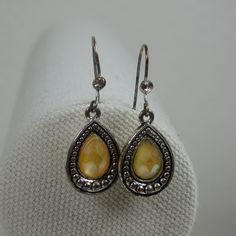 Avon Burnished Silver Tone Teardrop Golden Yellow Faceted Stone Earrings Vintage Earrings Vintage, Golden Yellow, Stone Earrings, Vintage Signs, Vintage Watches, Vintage Earrings, Antique Jewelry, Vintage Antiques, Jewelry Watches