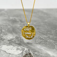 Crafted with exquisite detail and profound symbolism, the Seal of Prophet Muhammad Necklace is a timeless piece of Islamic jewelry that holds deep significance. Made from 925 sterling silver elegantly plated with 18K gold, this necklace radiates elegance and beauty. The intricate design featuring Arabic calligraphy of the Seal of Prophet Muhammad brings a touch of spirituality and tradition. Perfect for a birthday gift, anniversary present, or simply to show appreciation to a loved one, this necklace is a meaningful gesture. Whether for a Muslim friend, a family member, or as a treat for yourself, this necklace encapsulates a blend of faith and fashion. Embodying the essence of Islamic culture, this piece resonates with love, respect, and the teachings of the Quran, making it an ideal gift Islamic Pendant, Islamic Jewelry, Islamic History, Wedding Map, Ramadan Gifts, Islamic Wall Art, Islamic Gifts, Prophet Muhammad, Muslim Women