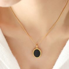 Black White Oval Mother of Pearl Pendant Necklace Golden Chain Necklace, Mother Of Pearl Pendant, Pearl Pendant Necklace, Oval Pendant, Steel Necklace, Shell Pendant, Fashion Mode, Pearl Ring, Pearl Pendant