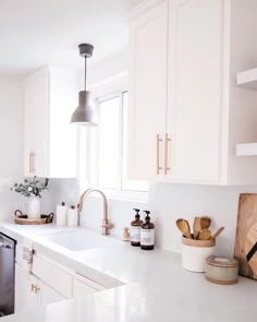 the kitchen counter is clean and ready for us to use