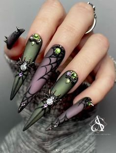 acrylic halloween nails. matte halloween spider nail art. Black Halloween Nails, Witchy Nails, Halloween Acrylic Nails, Black Designs, Goth Nails, Halloween Nail Art, Fancy Nails, Nail Arts