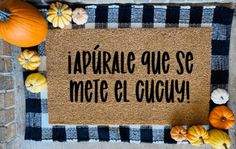 a welcome mat with the words appraie que se mete el gugy on it