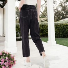 Embrace the alternative trend with our Loose Tapered Crop Denim Pants, crafted from incredibly soft denim fabric for a comfortable all-day wear. These boyfriend-style jeans feature ripped holes, functional pockets, and a loose fit design, perfect for adding a touch of edge to your wardrobe. Trendy High Waist Jeans In Washed Black, Casual Dark Wash Tapered Leg Bottoms, Spring Mid-rise Black Cropped Jeans, Casual Baggy Cropped Leg Jeans, Casual Non-stretch Wide Leg Cropped Jeans, Casual Wide Leg Non-stretch Cropped Jeans, Trendy High-waisted Jeans For Everyday, Trendy Black Tapered Leg Jeans, Black High Waist Relaxed Fit Cropped Jeans