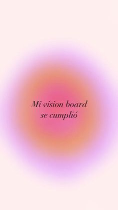 the words mi vision board se cumplo are in an orange and pink circle