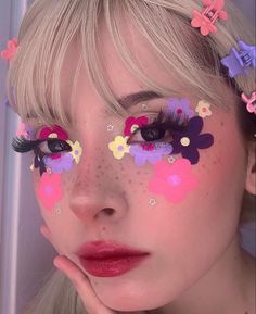 Hippie Makeup, Ideas Maquillaje, Eyeliner Ideas, Artsy Makeup, Vampire Bride, Funky Makeup, Makeup Drawing, Flower Makeup, Cute Eye Makeup