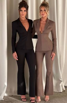 Say hello to the suiting of your dreams. The Aspen jacket is sleek, sexy, tailored perfection, made in premium stretch bengaline for a super flattering fit. With a lapel collar and cinched, corset like torso, pair with the Aspen trousers and neutral heeled mules.    Colour: Mocha.  Premium stretch bengaline fabric.  Luxe tailored fit.  Hook and eye fastenings.  Lapel collar.  Super cinched, corset like waist.  Long sleeves.  Full length.  Model is an XS and is wearing an XS.   Size: XS, S, M, L, Babyboo Fashion, Homecoming Dresses Corset, White Dress Spring, Midi Dress Wedding Guest, Long Sleeve Homecoming Dresses, Split Long Dress, Homecoming Dresses Long, Maxi Dress Sale, Sparkle Dress