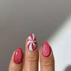 Gel X Nail Christmas Designs, Polka Dot Nails Christmas, Candy Cain Nail, Cat Eye Effect Nails Christmas, Pink And Red Candy Cane Nails, Candy Cane Manicure, Little Debbie Christmas Tree Cake Nails, Nail Art Snowman, Candy Cane Swirl Nails