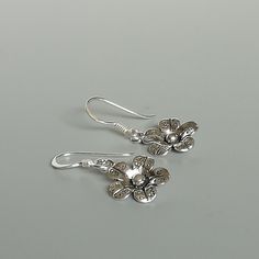 A PAIR of sterling silver flower ear danglers. Dimensions: 10 x 10 mm Drop length:22 mm Weight: 1.42 gm Price listed is for a PAIR of hoops. These earrings are made of 925 hypoallergenic sterling silver and comes with a 925 stamp. Can be packaged in a gift box. I can include a personal message from you if needed You are welcome to contact me at... bhavnakwintra1956@gmail.com For more beautiful pieces from my shop, please browse 👇 TOE RINGS: https://www.etsy.com/your/shops/TheSilverGame/tools/li Sterling Silver Flower-shaped Earrings, Silver Flower Jewelry With Matching Earrings, Silver Flower Earrings For Pierced Ears, Sterling Silver Flower Charm Earrings For Anniversary, Handmade Sterling Silver Flower Earrings, Silver Flower Earrings For Gift, Sterling Silver Flower Charm Earrings, Silver Sterling Flower Pendant Earrings, Sterling Silver Flower Earrings In White Gold