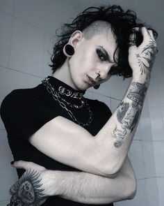 Gothic Mohawk, Short Deathhawk, Alternative Mullet, Leo Fashion, Punk Haircut, Curly Mohawk, Androgynous Hair, Goth Guys, Punk Makeup