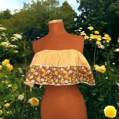 Vintage apron upcycled into a beautiful crop top, great for outdoor summer fun and festivals. Pair with denim shorts or bell bottoms and you are set to go. Back band can be tied into a knot or a bow for easy adjusting. Underneath layer is a beige Gap bralette in size medium.  Ships the next business day! Sewing studio is smoke-free but pet friendly. Spike Stitch, Purple Zebra Print, Festival Crop Tops, Plaid Crop Top, Shell Stitch, Wear Crop Top, Aprons Vintage, Outdoor Summer, Sewing Studio