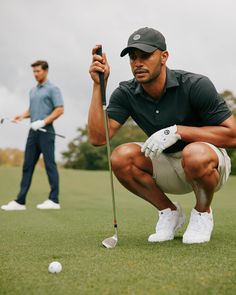 The front view of the Southern Tide brrr-eeze Heather Performance Polo Shirt by Southern Tide - Heather Caviar Black Country Club Men, Golfing Outfits Men, Men’s Golfing Outfit, Country Club Outfit Men, Golf Clothes Mens, Golf Poses, Golf Attire For Men