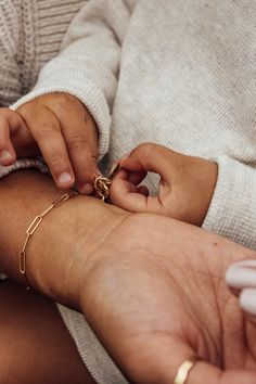 Introducing our Gold Carabiner Paperclip Charm Necklace, a perfect blend of elegance and practicality. This simple gold chain features a carabiner charm paired with a chic paperclip style, making it a standout piece in modern charm jewelry. Features Easy Bracelet Closure That Securely Twists Shut Modern Gold Bracelet Design Personalized With Added Charm Options Add A Heartfelt Engraving For A Perfect Gift For Her Ideal as a personalized gift, this necklace is perfect for any occasion, adding a t Elegant Jewelry With Carabiner Clasp, Modern Gold Paperclip Bracelet With Lobster Clasp, Trendy Jewelry With Carabiner Clasp, Minimalist Everyday Chain Bracelet With Spring Ring Clasp, Trendy Everyday Jewelry With Carabiner Clasp, Classic Everyday Gold-tone Paperclip Bracelet, Elegant Jewelry With Carabiner Clasp And Oval Link, Minimalist Gold-tone Paperclip Bracelet With Solid Links, Everyday Gold-tone Paperclip Bracelet With Lobster Clasp