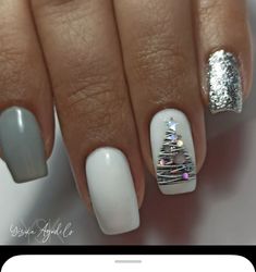 Silver Christmas Tree Nails, Xmas Nail Designs 2023, White Christmas Tree Nail Art, Christmas Nails Simple Classy Short, Crismas Nails Art, Silver Christmas Nail Designs, Gray Christmas Nails, Christmas Manicure Ideas For Short Nails, Christmas Nails 2022 Short