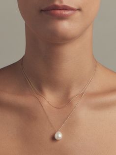 A pearl necklace perfect for layered look. Refined and minimal with a sliding drop shape freshwater pearl. Freshwater pearl 14kt gold 14 and 17 inch International orders : Duties, Taxes and VAT are not included in the total at checkout. Payment of any Duties, Taxes and VAT is the responsibility of the recipient. Pearl Leather, White Freshwater Pearl, Double Chain, Pearl Strands, Pearl Chain, Beauty Collection, Layered Look, 14kt Gold, Fresh Water