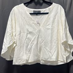 Nwt Smoke Free Free Shipping Bundle To Save J White V-neck Top For Spring Workwear, Cream V-neck Top For Work, White V-neck Top For Spring Day Out, Elegant White Short Sleeve V-neck Top, Elegant White V-neck Top For Spring, Chic White V-neck Top For Spring, Chic White V-neck Top For Fall, Blouse White, Brooklyn