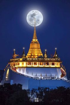 the full moon is seen over a buddhist temple in thailand's capital, phnom penh