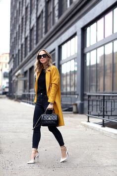 Mustard Yellow Jacket Outfit, Yellow Coat Outfit, Yellow Jacket Outfit, Yellow Blazer Outfit, Mustard Coat, Jacket Outfit Ideas, Brooklyn Blonde, Yellow Clothes, Yellow Coat