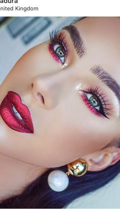 Makeup Bibir, Burgundy Makeup Look, Burgundy Makeup, Makeup Cantik, Alat Makeup, Red Lip Makeup, Red Eyeshadow