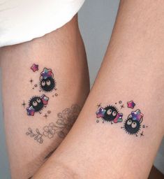 two people with matching tattoos on their legs, one has an owl and the other has a sheep