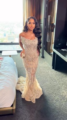 Couple Anniversary Outfit Ideas, Prom Luxury Dress, See Thru Prom Dress, Cream Prom Dress Champagne, Mermaid Dresses For Prom, Tube Top Prom Dress, Prom Baddie, Icy Prom Dress, Blinged Prom Dresses