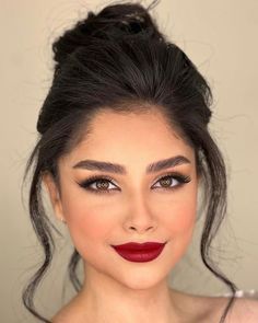 #makeuplover #beauty #makeuptutorial #makeupaddict #makeupjunkie #makeupinspiration #makeupgoals #makeupartist #makeuplooks #makeupoftheday #makeupcommunity #makeupobsessed #makeuplife #makeupideas #makeupblogger #makeupproducts #makeuphaul Red Lips Bride, Desi Makeup, Bride Makeup Natural, Red Lipstick Makeup Looks, Bronze Makeup Look, Red Lips Makeup Look, Wedding Makeup Tutorial, Casual Makeup, Red Lip Makeup