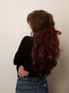 Cute Hair For Long Hair, Bows Curly Hair, Emma Hughes, Jackie Taylor, Curly Wavy Hair, Dream Hair, Long Curly Hair, Long Curly, Red Bow