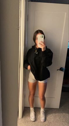 Comfy Cozy Summer Outfits, Spring Yoga Pants Outfit, Gym Comfy Outfit, Big Tee Shirt Outfits With Biker Shorts, Weekend Hangout Outfit, Outfit Inspo 2024 Spring, Cute Spring Fits For School, Cute Fits For School Baddie, Simple Gym Outfits