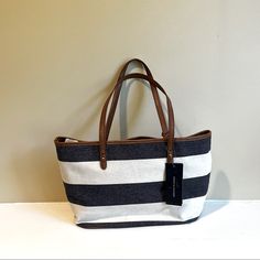 Tommy Hilfiger Purse! Blue, White, And Brown. Brand New With Tags, Never Used. Tommy Hilfiger Purse, Tommy Hilfiger Bags, Bag Designs, Purse Brands, Shoulder Bags, Bags Designer, Tommy Hilfiger, Blue White, Color Blue