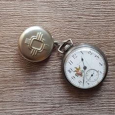 Antique Elgin pocket watch, circa 1912. It comes with blue hands. Very rare and collectible model. Movement Serial Number:16183612. Grade: 324. Model: 3. Size: 0s. Jewels: 7j. Movement Configuration: Openface. Movement Finish: Nickel. Case: Star Watch Case.  Case Grade: Sterling 925/1000 Fine. Serial Number: 916804. Measures: 1 1/4'' diameter x 1/2''. Weight: 1.3 oz. Vintage Elgin watch is in good pre-owned condition. The dial has a few cracks. No running. Antique Silver Watch Accessories For Gift, Antique Silver Watch Accessories Gift, Antique Silver Watch Accessories As Gift, Vintage Silver Pocket Watch With Metal Dial, Vintage Collectible Pocket Watch With Subdials, Vintage Silver Pocket Watch With Round Dial, Antique Metal Dial Pocket Watch Collectible, Antique Collectible Pocket Watch With Round Dial, Antique Silver Pocket Watch With Subdials