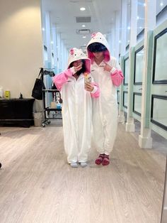 Hello Kitty Couple Costume, Couple Matching Onesies, Cute Onesies For Couples, Duo Halloween Costumes Onesies, Matching Hello Kitty Pajamas, Matching Onesies For Couples, Cute Matching Outfits For Couples, Matching Outfits Couple, Hello Kitty Onesie