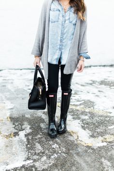 White Denim Jacket Outfit, Rainboots Outfit, Snow Day Outfit, Hunter Boots Outfit, Cute Outfits With Shorts, Crockpot Healthy, Hunter Boot, Chop Recipes, Boating Outfit