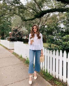 Alpargatas Outfit, Winter White Outfit, Cropped Denim Pants, Cropped Wide Leg Jeans, Dresses Spring, 2024 Trends, Lace Dresses