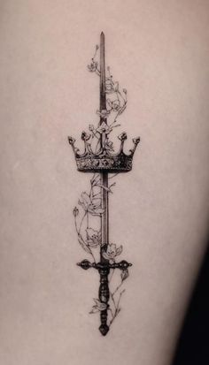 Aelin Galathynius Fanart Tattoo, Poseidon Tattoo For Women, Occam's Razor Tattoo, Fall Theme Tattoo Ideas, Cool Artsy Tattoos, Nestas Back Tattoo, Ownership Tattoos, Botanical Tattoos For Women, Bookish Back Tattoos