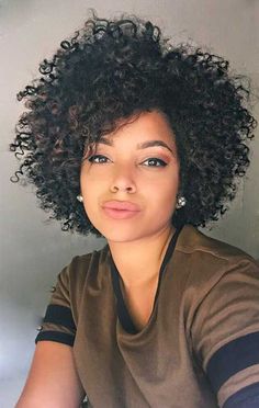 Resultado de imagen para curly black hairstyles old women Short Natural Curly Hair, Curly Hair Photos, Wavy Haircuts, Curly Hair Cuts