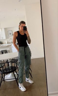 Masculine Outfits For Women, Non Binary Outfits, Cute Tomboy Outfits, Masculine Outfits, Lesbian Outfits, Lesbian Fashion