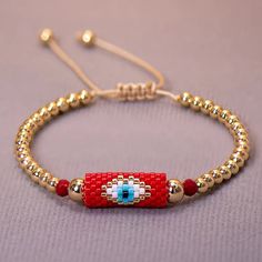 The Miyuki bracelet Turkish eye woman is a bracelet made with Miyuki beads and a Turkish eye charm. Miyuki beads are high-quality glass beads that are characterized by their uniform shape and durable gloss. These beads are commonly used in the manufacture of jewelry and are considered a high quality material. Bohemian Gold Braided Bracelet With Evil Eye, Gold Bohemian Braided Bracelet With Evil Eye, Bohemian Evil Eye Bracelet With Resizable Round Beads, Bohemian Evil Eye Bracelet With Letter Beads For Gift, Bohemian Evil Eye Bracelet With Letter Beads As Gift, Thread Aesthetic, Boho Style Summer, Turkish Eye, Miyuki Bracelet