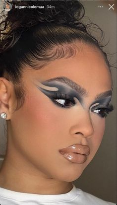 Tiktok Eyeshadow, Sliver Makeup, Logan Nicole, Cute Eyeshadow, Makeup Social, Circus Makeup, Flawless Face Makeup, Make Carnaval, Tone Makeup