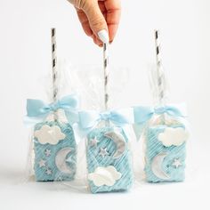 Baby Shower Cloudy Rice Krispies - Sweet E's Bake Shop - The Cake Shop Rice Krispie Favors, Baby Shower Rice Krispie Treats, Baby Shower Treats Boy, Baby Shower Treat Table, Baby Shower Snacks Boy, Baby Shower Candy Table, Cake Pucks, Dream Walker