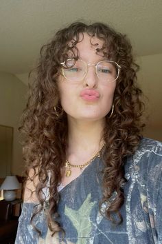 curly curly curly bangs Curtain Bangs Coily Hair, Curly Bangs Square Face, Shaggy Bangs Curly Hair, Cute Curly Bangs Hairstyles, Light Curly Bangs, 3b Curly Bangs, Haircuts For Curly Hair With Bangs, Curly Shag Without Bangs, Curly Brown Hair With Bangs